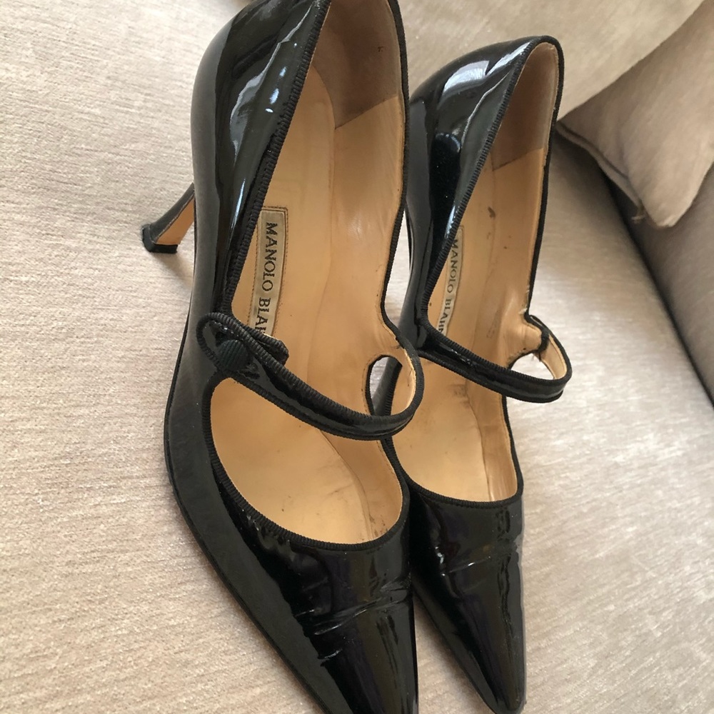MANOLO BLAHNIK HEELS! Size 37